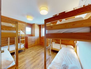 5 bedrooms, individually furnished, bed sheets