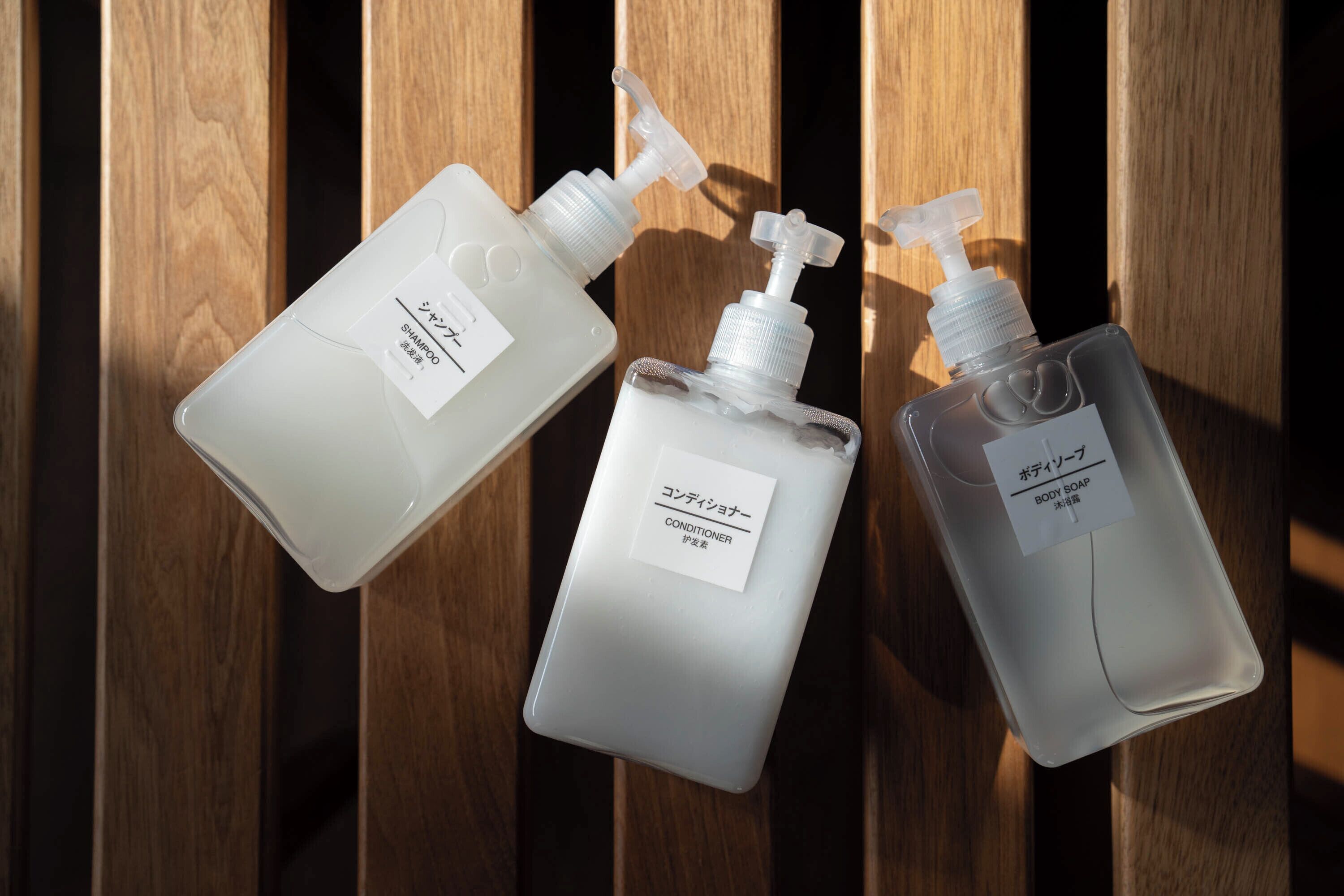 Shower, free toiletries, hair dryer, bidet