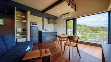 Panoramic Twin Room, Garden View | Living area