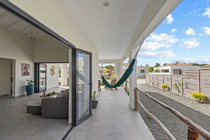 Terrace/patio - Villa Mambolicious, Mambo Beach, Villa with private pool near beach. (Willemstad)