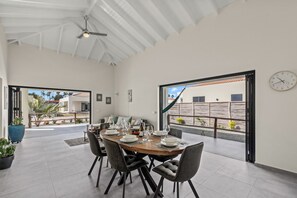 Dining - Villa Mambolicious, Mambo Beach, Villa with private pool near beach. (Willemstad)