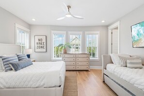 5 室のベッドルーム、デスク、アイロン / アイロン台、WiFi