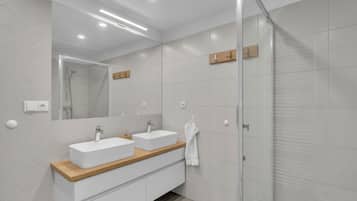 Villa | Bathroom
