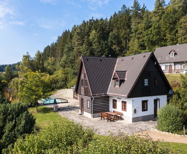 Villa | Exterior - Comfortable Holiday Home With View (Vidochov)