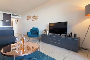 TV connectée, jeux vidéo, lecteur de DVD, table de tennis de table
