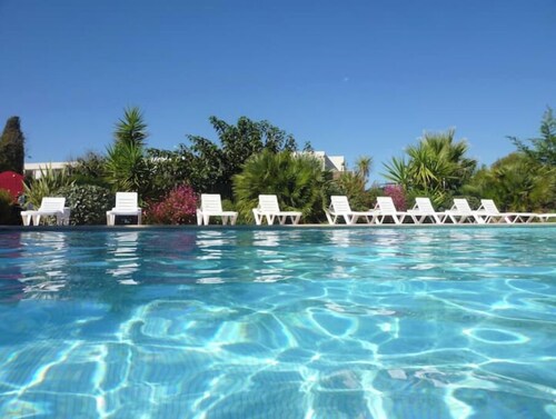 Cannes Marina Garden Apartment with private terrace and swimming pool