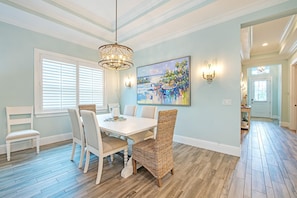 Dining - Luxury Lifestyle in Resort Setting (Naples)