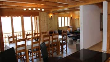 Chalet | Dining