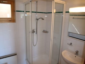 A bathroom with a glass-enclosed shower, a sink, and a mirror. - Aeolus Mountain & Quiet Chalet 12 Pers (Nendaz)