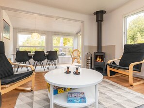 House | Dining - 6 Person Holiday Home in Borup (Borup)