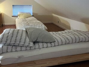 Rumah | 2 kamar tidur dan dilengkapi dengan perabotan berbeda-beda
