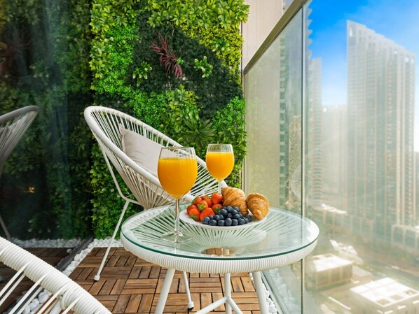 Private Balcony - Table for 2