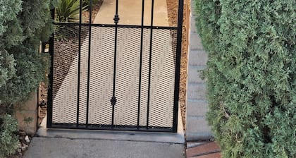 Large charming 2-bedroom house with WiFi, AC in fabulous Green Valley