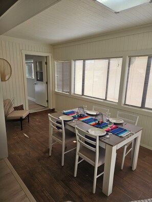 Dining - Arizona Mountain Retreat (Green Valley)