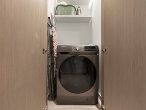 Washer, mop & broom—everything you need! - New 2BR | Burj & Fountain View |Dubai Mall (Dubai)
