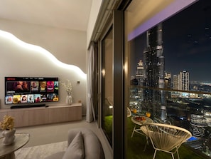 Stunning Burj Khalifa views from living room - night - New 2BR | Burj & Fountain View |Dubai Mall (Dubai)