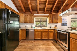 Private kitchen - Chamberlands Family Retreat (Homewood)