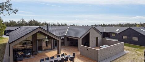 House | Outdoor dining