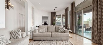 Spacious 4-bedroom house with Mountain View’s, pool and putting green. 