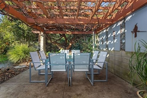 屋外ダイニングエリア