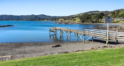 Come and stay at XanDie's! Premium accommodation at Waihau Bay!