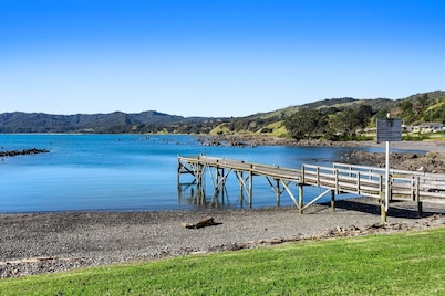 Come and stay at XanDie's!  Premium accommodation at Waihau Bay!