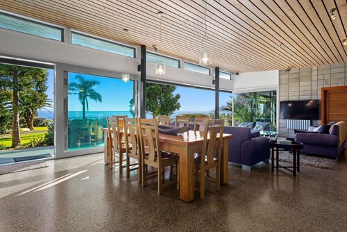 Come and stay at XanDie's!  Premium accommodation at Waihau Bay!