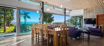 Come and stay at XanDie's! Premium accommodation at Waihau Bay!