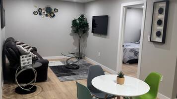 3 chambres, bureau, fer et planche à repasser, accès au Wi-Fi (inclus)