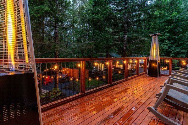 Terrace/patio - Cabin near Mt Rainier w/Jetted Tub, Hot Tub, EV! (Ashford)