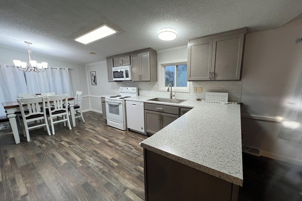 KĂŒhlschrank, Mikrowelle, Ofen, Herdplatte