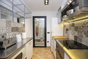 Fridge, microwave