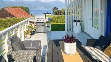 House | Outdoor dining