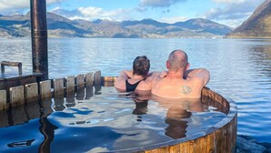A wooden hot tub with a view of mountains and a clear sky. - 12 Person Holiday Home in Davik (Bremanger)