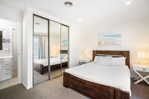 6 bedrooms, WiFi, bed sheets
