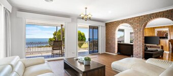 Spectacular ocean view w/ woodfire oven and BBQ