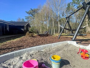 House | Children's area - 6 Person Holiday Home in Albaek (Aalbaek)
