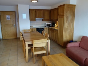 Private kitchen - Cosy Apartment With Balcony (Veysonnaz)