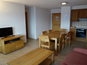 Private kitchen - Cosy Apartment With Balcony (Veysonnaz)