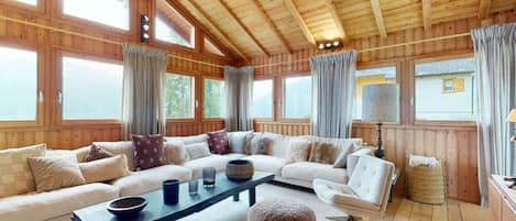 Chalet | Living area