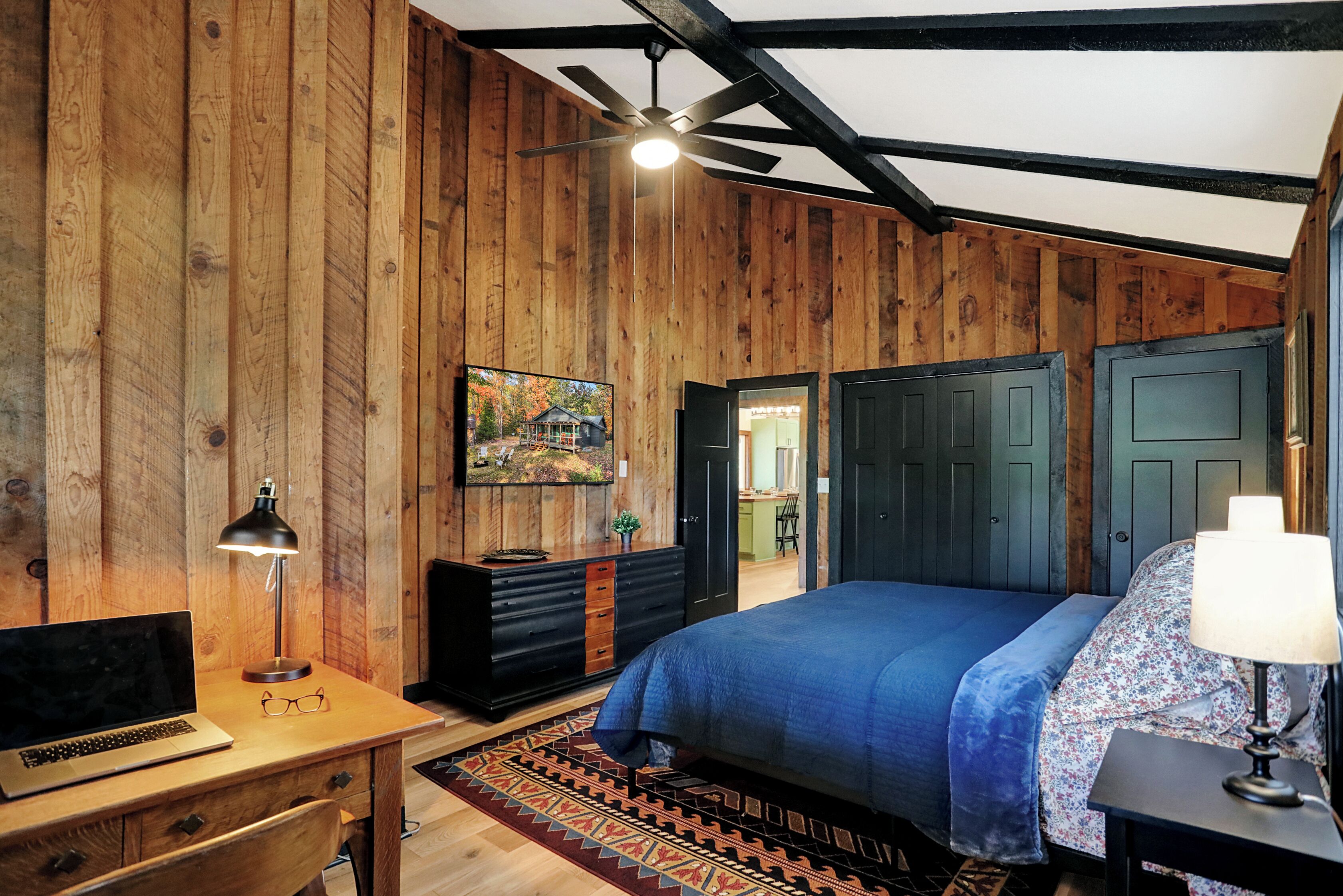 4 bedrooms, desk, iron/ironing board, free WiFi