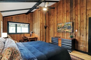 4 bedrooms, iron/ironing board, free WiFi, bed sheets