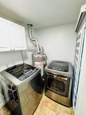 Interior - Charming 2-bedroom house with WiFi, AC in fabulous Abbotsford (Abbotsford)