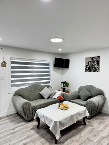 Charming 2-bedroom house with WiFi, AC in fabulous Abbotsford