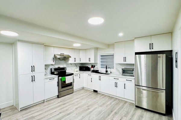 Microondas, horno, placa de cocina