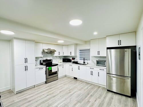 Charming 2-bedroom house with WiFi, AC in fabulous Abbotsford