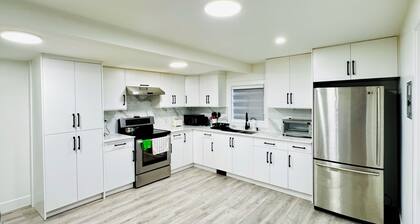 Charming 2-bedroom house with WiFi, AC in fabulous Abbotsford