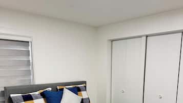 2 bedrooms, iron/ironing board, WiFi