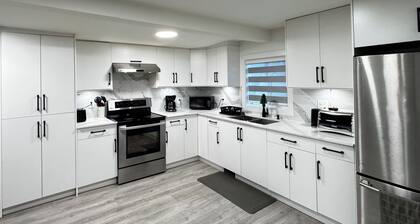 Charming 2-bedroom house with WiFi, AC in fabulous Abbotsford