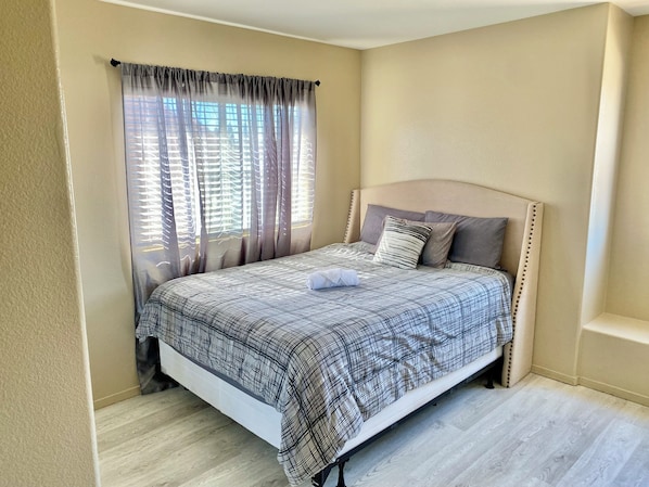 Tweepersoonskamer, 1 queensize bed, niet-roken | Een bureau, een laptopwerkplek, gratis wifi